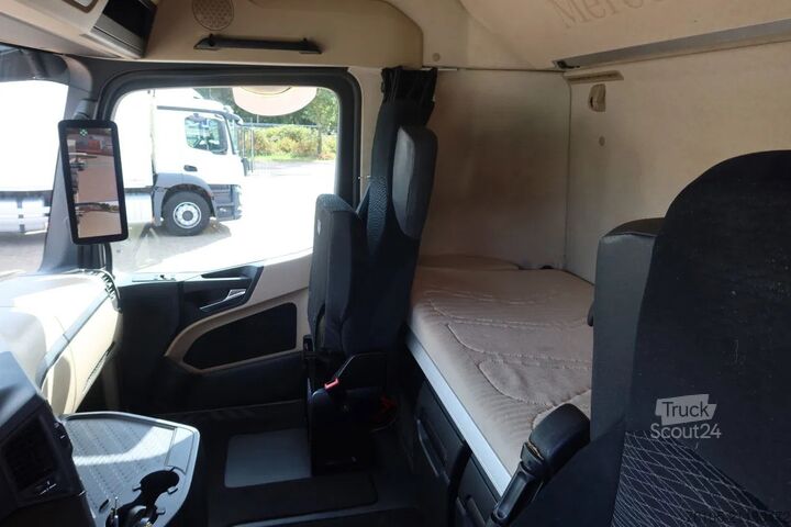 الهيكل مع كابينة السائق Mercedes-Benz Actros 2642 LL Chassis Cabine Giga space