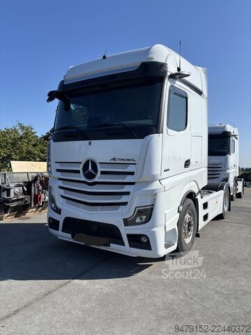 Standardní tahač s retardérem, hydraulika, 200 l Mercedes-Benz Actros 1851 LS
