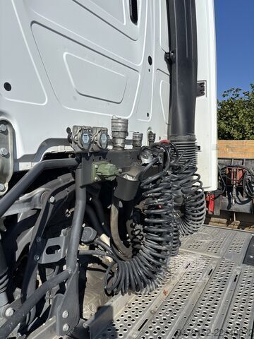 Standardní tahač s retardérem, hydraulika, 200 l Mercedes-Benz Actros 1851 LS