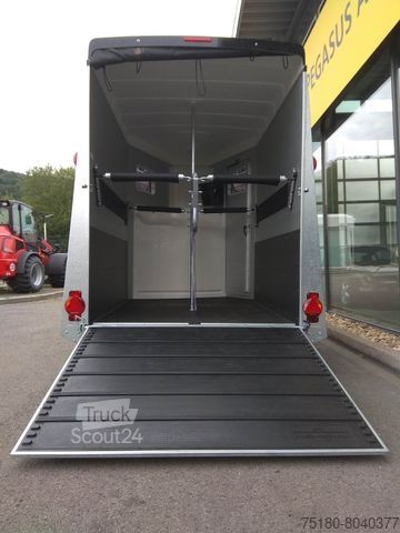 Pferdeanhänger HUMBAUR Notos Alu Pferdeanhänger Pferdetransporter 2,4t