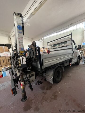 Furgon cu macara montată pe camion Iveco Daily 35