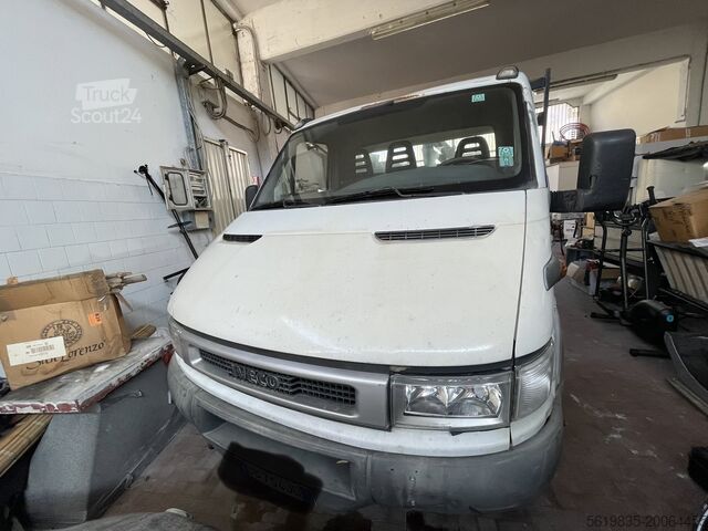 Furgon cu macara montată pe camion Iveco Daily 35