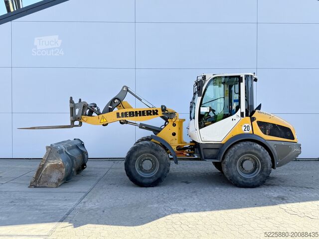 Încărcător pe roți Liebherr L506C