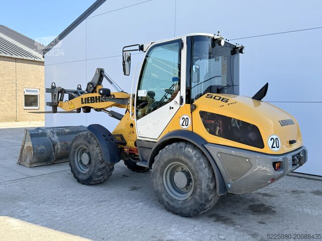 Încărcător pe roți Liebherr L506C