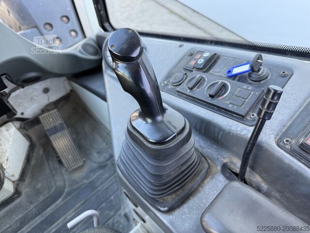 Încărcător pe roți Liebherr L506C