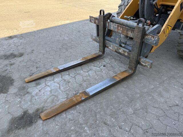 Încărcător pe roți Liebherr L506C