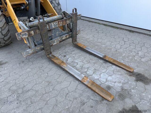 Încărcător pe roți Liebherr L506C