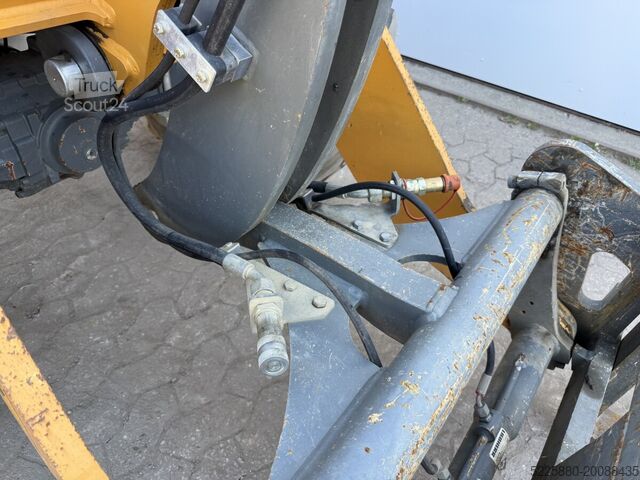 Încărcător pe roți Liebherr L506C