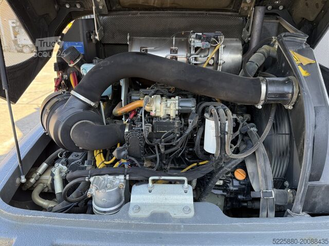 Încărcător pe roți Liebherr L506C