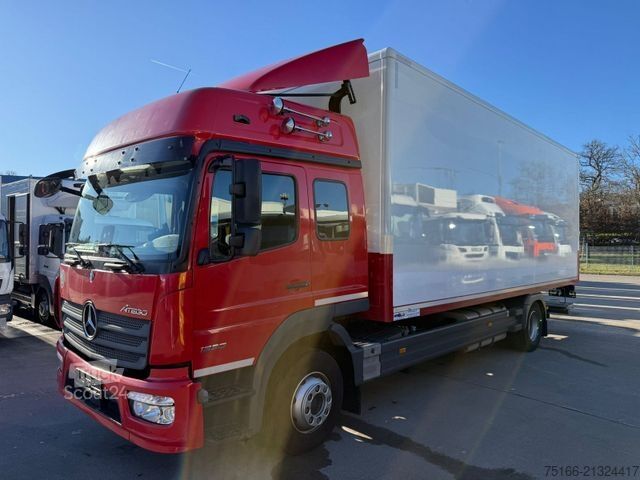 Camión caja MERCEDES-BENZ ATEGO 1330 L DOKA 6-Sitzer Koffer 7 m LBW 1,5 T