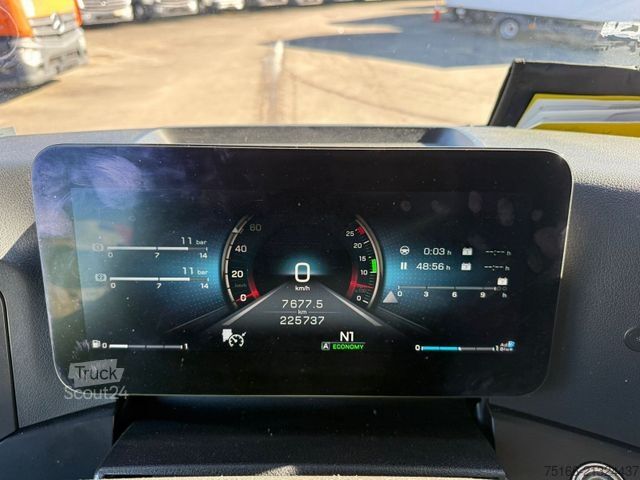 Camion caisson MERCEDES-BENZ ACTROS 1846 L Getränke 5,20 m LBW 2 T*LASI*ADR