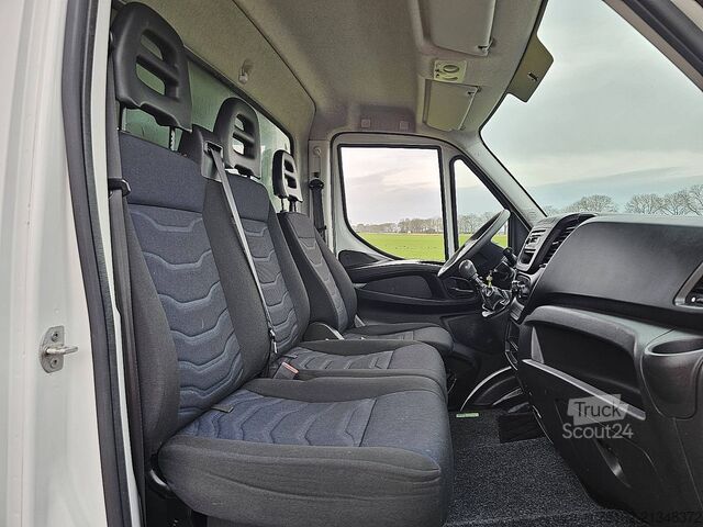 čemodāns IVECO DAILY 35S12 Bakwagen Laadklep!