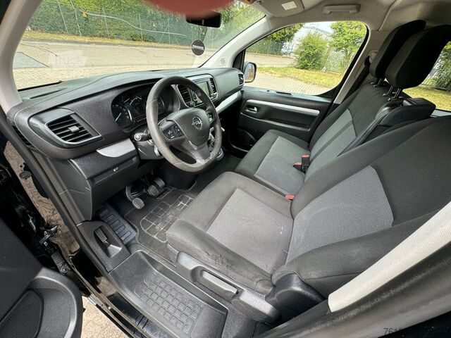 Slēgtais furgons OPEL Vivaro Kasten Edition L  Doppelkabine *Navi*Ahk*