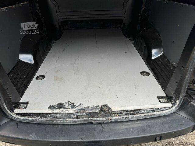 Slēgtais furgons OPEL Vivaro Kasten Edition L  Doppelkabine *Navi*Ahk*