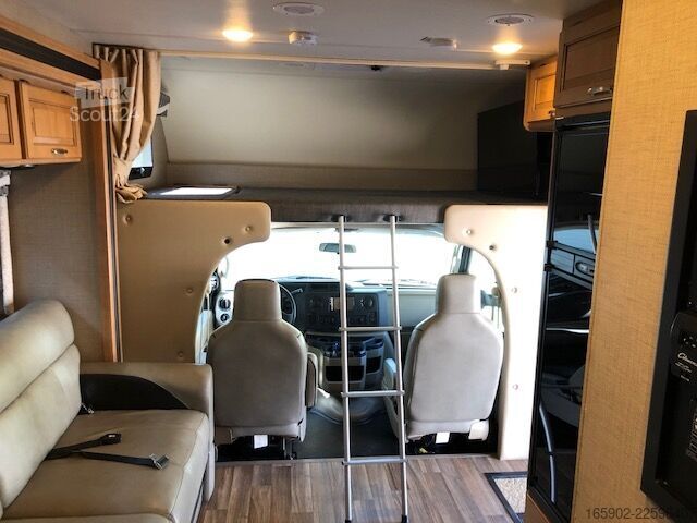 Avtodom z nadgradnjo (alkoven) Thor Outlaw Toyhauler USA