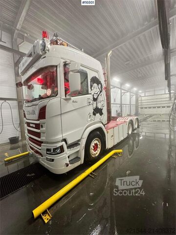 Estándar-SZM Scania R540 6x2 tractor unit. Stiholt body.