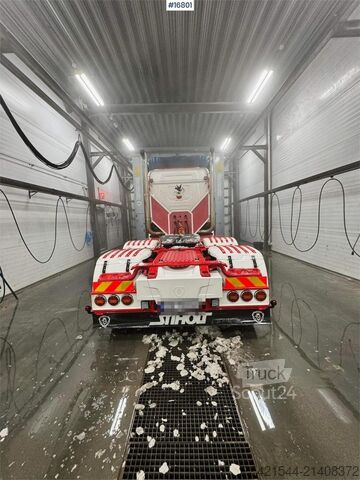 Estándar-SZM Scania R540 6x2 tractor unit. Stiholt body.