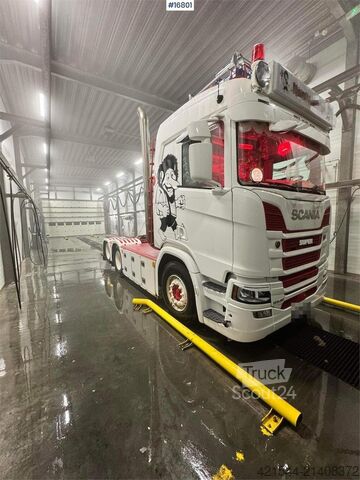 Estándar-SZM Scania R540 6x2 tractor unit. Stiholt body.