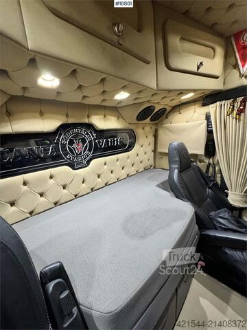 Estándar-SZM Scania R540 6x2 tractor unit. Stiholt body.