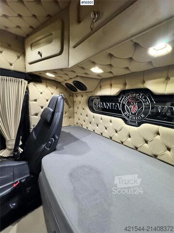 Estándar-SZM Scania R540 6x2 tractor unit. Stiholt body.