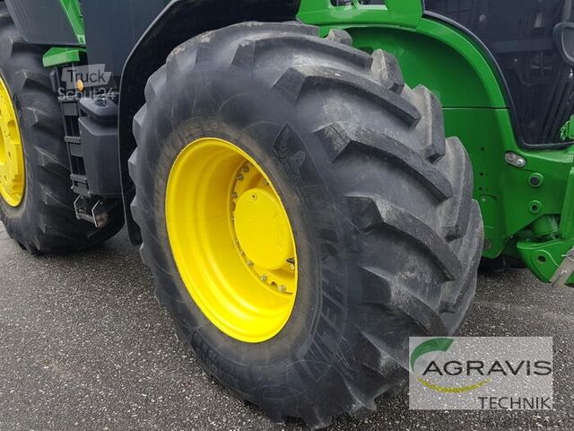 Trattore John Deere 7R 330