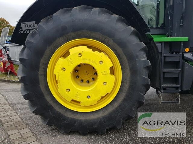 Trattore John Deere 7R 330
