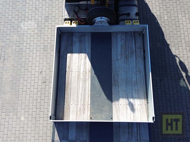 Polpriklopnik z nizko nakladalno ploščadjo Faymonville 3-Achs-Semi-Baggerstielmulde-nachlaufge.