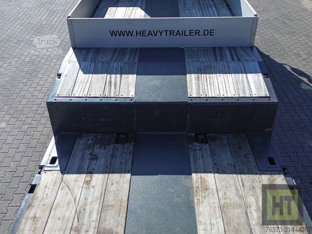 Polpriklopnik z nizko nakladalno ploščadjo Faymonville 3-Achs-Semi-Baggerstielmulde-nachlaufge.