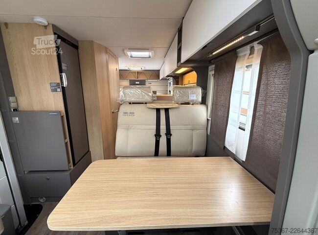 Félintegrált lakóautó LMC Tourer Lift 70 H 663/0 G 70 Jahre Messeangebot C