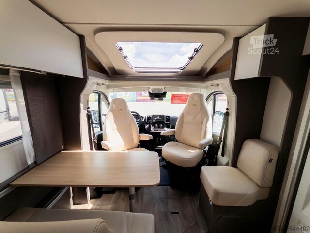 Félintegrált lakóautó LMC Tourer 70 T 663 / 0 Aufstelldach Messeangebot CS