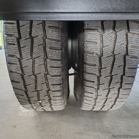 Dubiță cu platformă hidraulică Iveco Daily 72 C 18 P Hi Matic