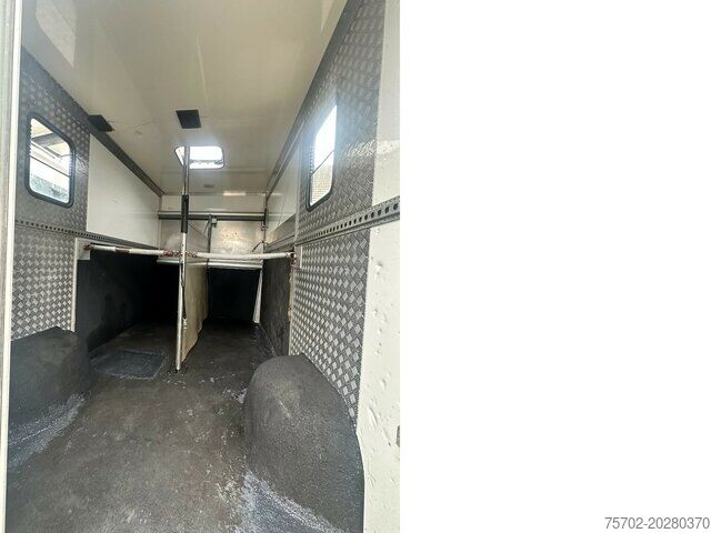 Viehtransporter Renault Master 1-2 Pferdetransporter