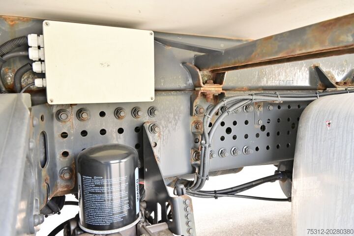 Камион-фургон Mercedes-Benz Actros 2545 6x2 Lift Lenk LBW AHK