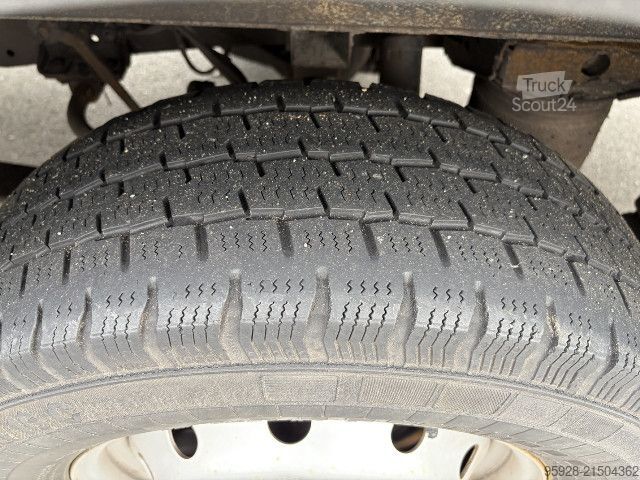 Dobozos furgon IVECO 35S21 SV/P, 4 Sitze, AHK, Klima, Standheizung