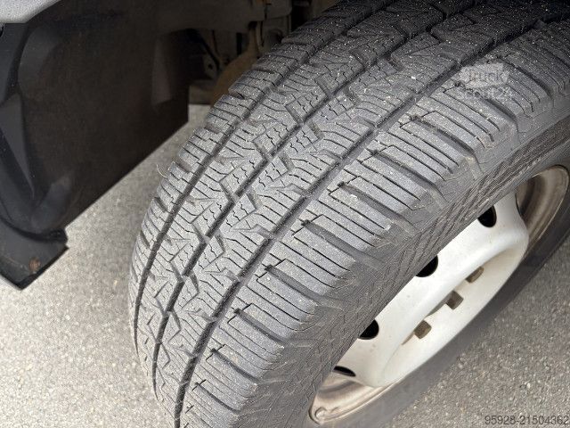 Dobozos furgon IVECO 35S21 SV/P, 4 Sitze, AHK, Klima, Standheizung