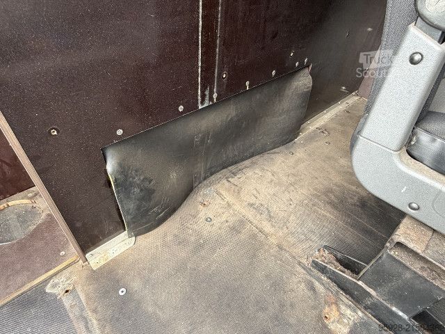 Dobozos furgon IVECO 35S21 SV/P, 4 Sitze, AHK, Klima, Standheizung