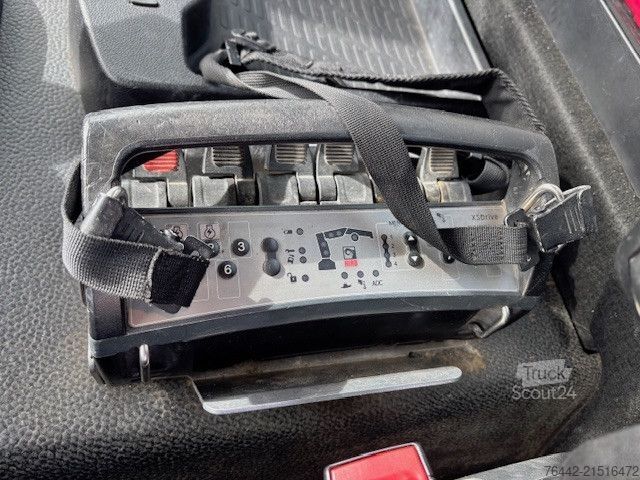 Grue montée sur camion MERCEDES-BENZ AROCS 3240L-8X4-TRIDEM-HIAB X-192E5 KRAN/FUNK/E6