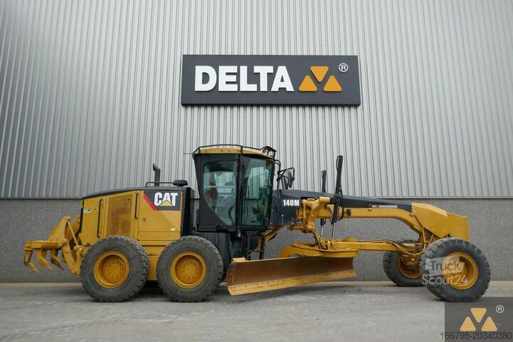 Grader Caterpillar 140M