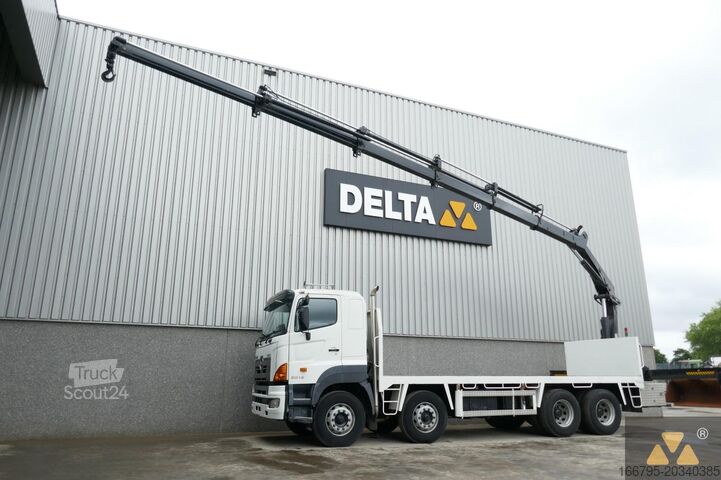 Žeriav Hino 700FY crane