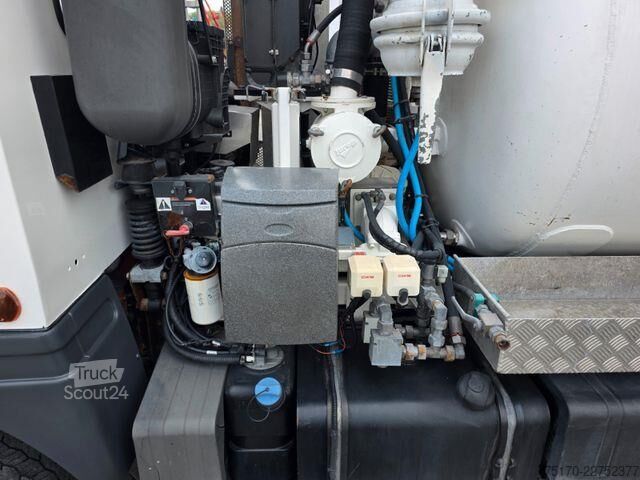 Veículo de aspiração Aebi Schmidt MT 750 Reinex 3m³ AHK
