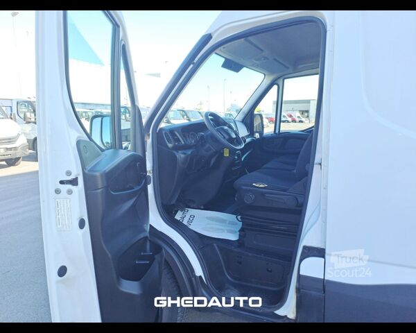 Minibus IVECO DAILY 35S16 2.3 FURGONE PASSO LUNGO