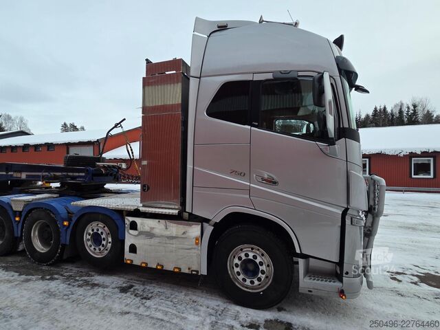 Tractor estándar Volvo FH 16 750 8x4+2 GCW 180 ton / DOLLY / RETARDER ...