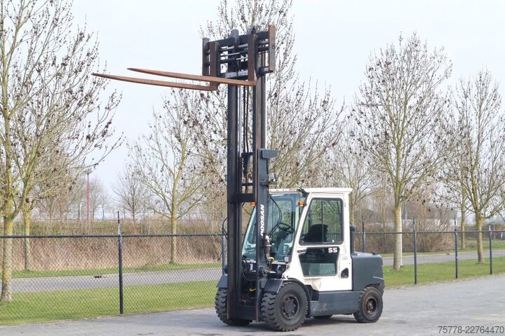 Carretilla elevadora Doosan D55C-5 | 5500 KG | SIDESHIFT | POSITIONERS