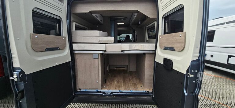 عربة تخييم PÖSSL PÖSSL Roadstar 600 L*Längsbetten auf 6m