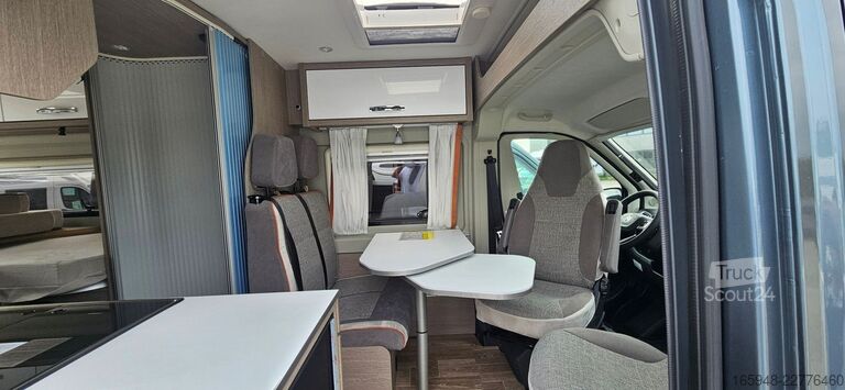 عربة تخييم PÖSSL PÖSSL Roadstar 600 L*Längsbetten auf 6m