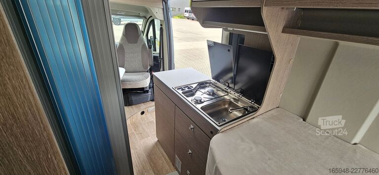 عربة تخييم PÖSSL PÖSSL Roadstar 600 L*Längsbetten auf 6m