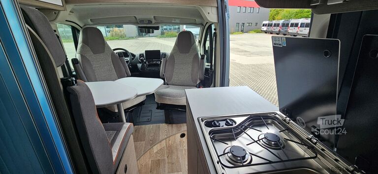 عربة تخييم PÖSSL PÖSSL Roadstar 600 L*Längsbetten auf 6m