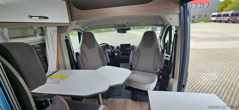 عربة تخييم PÖSSL PÖSSL Roadstar 600 L*Längsbetten auf 6m