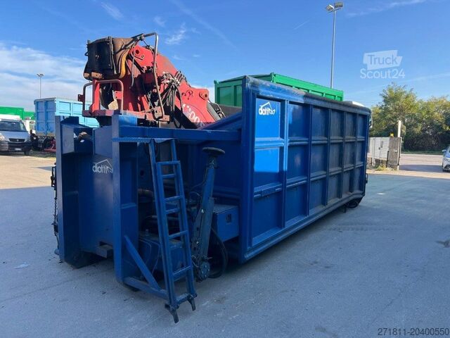 Hákový kontajner  CONTAINER SCARRABILE USATO A CIELO APERTO CON GRU