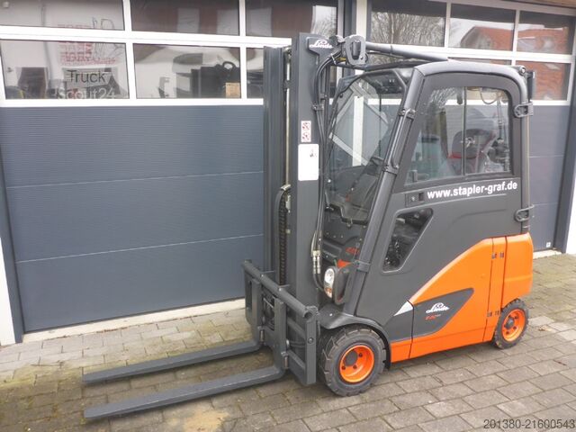 Viljuškar sa prednjim utovarivačem Linde E20